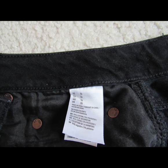 Plus size black denim skirt - Picture 5 of 5